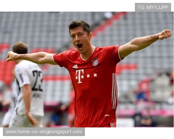 莱万插上争顶制造混乱，拜仁由此获得射门机会——从战术到叙事的启示